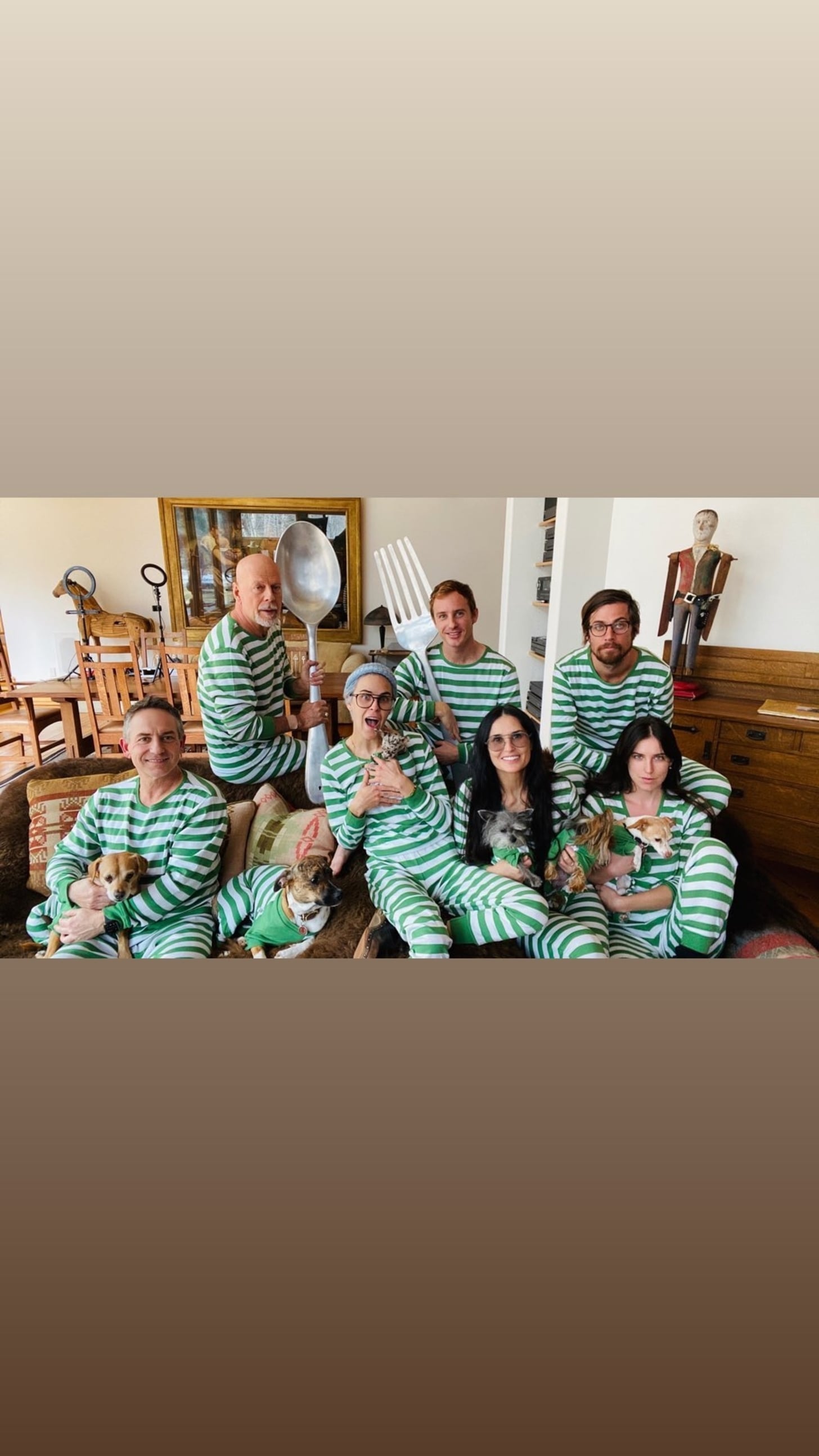 Tallulah Willis Shares A Photo Of Her Stylish Family On Instagram