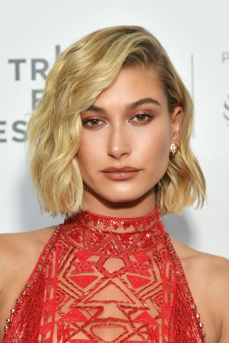 Hailey Baldwin's Peach Eye Shadow in April 2018