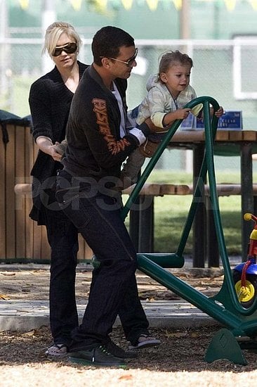 Gwen Stefani and Gavin Rossdale playing with Kingston at the park. Gwen Stefani and Gavin Rossdale playing with Kingston at the park.