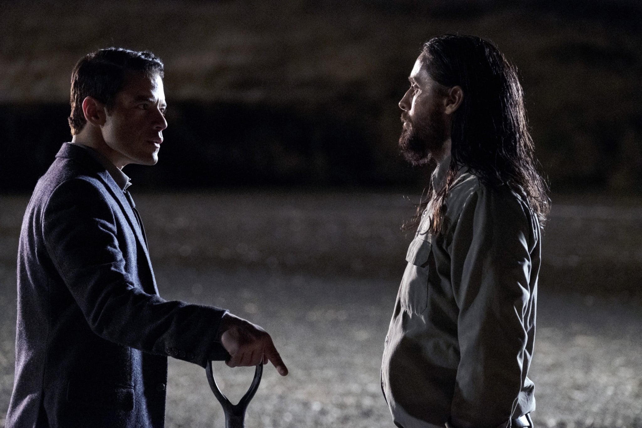 THE LITTLE THINGS, from left: Rami Malek, Jared Leto, 2021. ph: Nicola Goode /  Warner Bros. / Courtesy Everett Collection