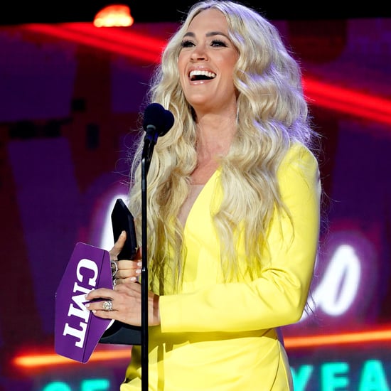 凯莉·安德伍德在2021年CMT奖上的霓虹黄裙