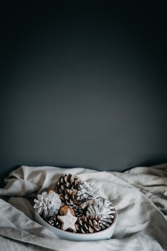 Christmas Pine Cone iPhone Wallpaper