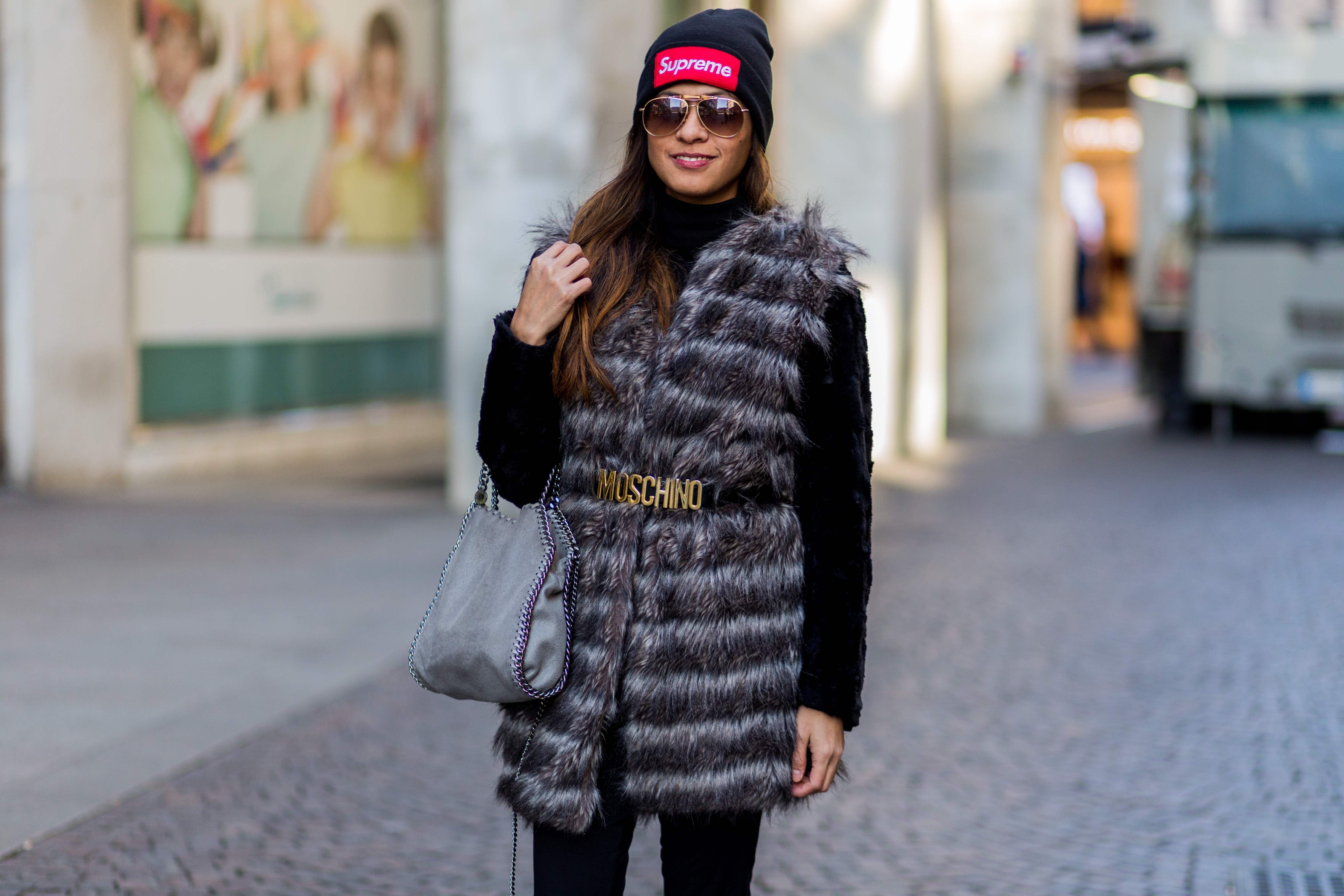 Supreme moschino online