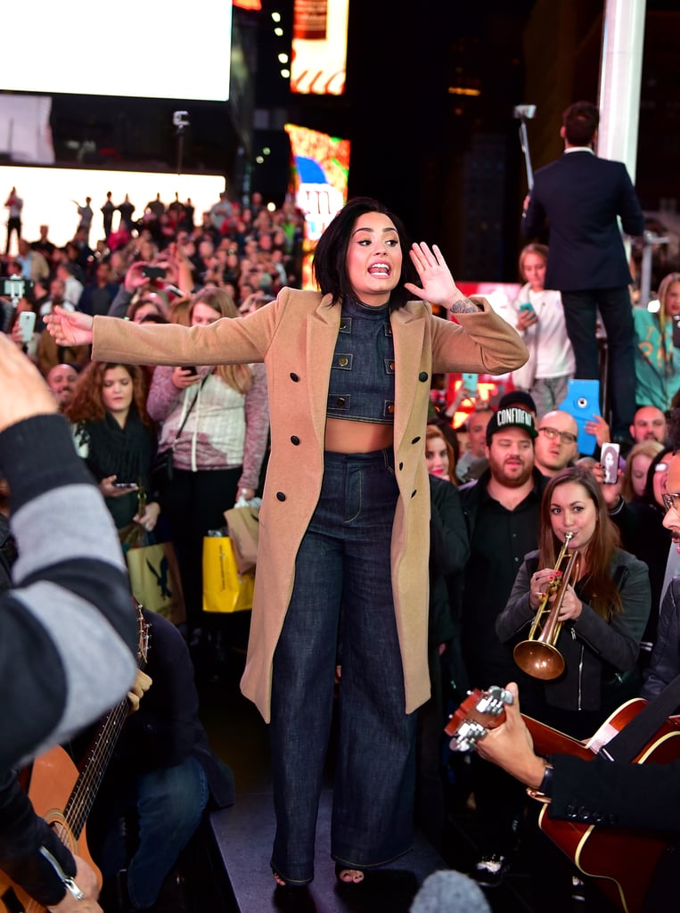 Demi Lovato Surprise Times Square Concert