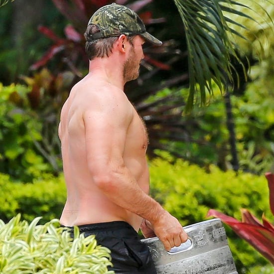 Chris Pratt Shirtless in Hawaii Pictures June 2018