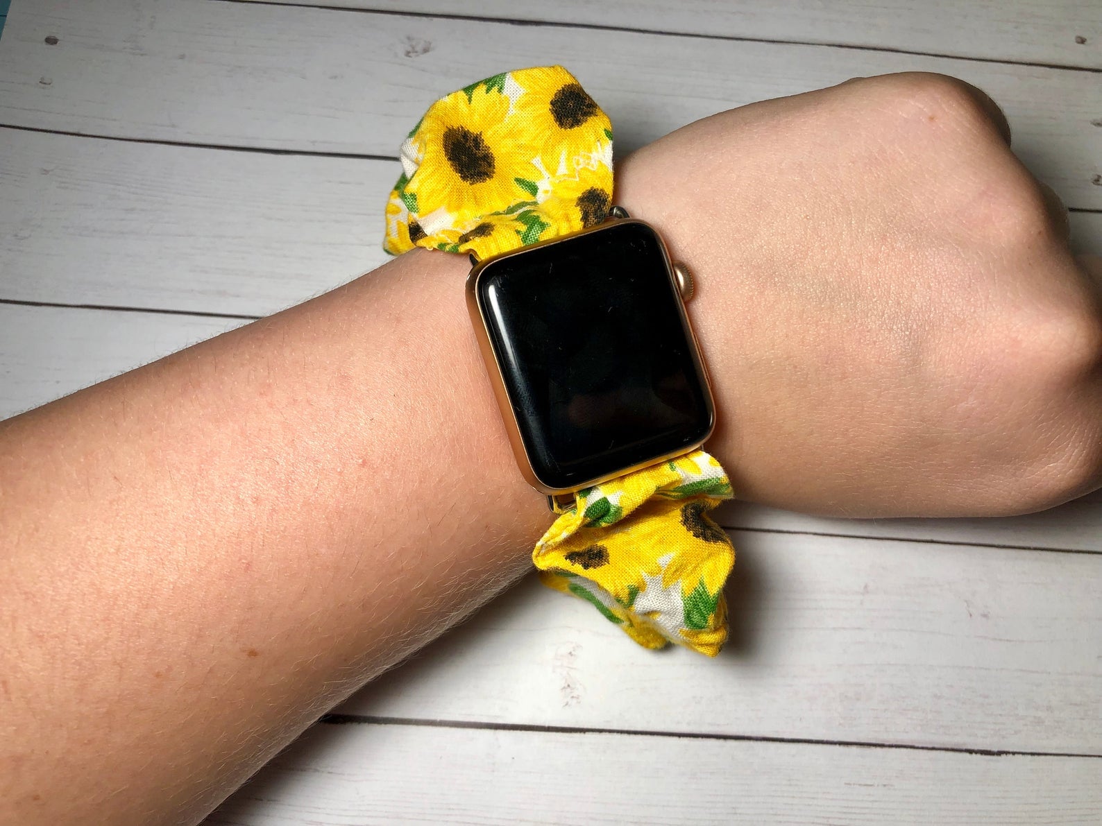 Apple watch series store 3 bands scrunchie