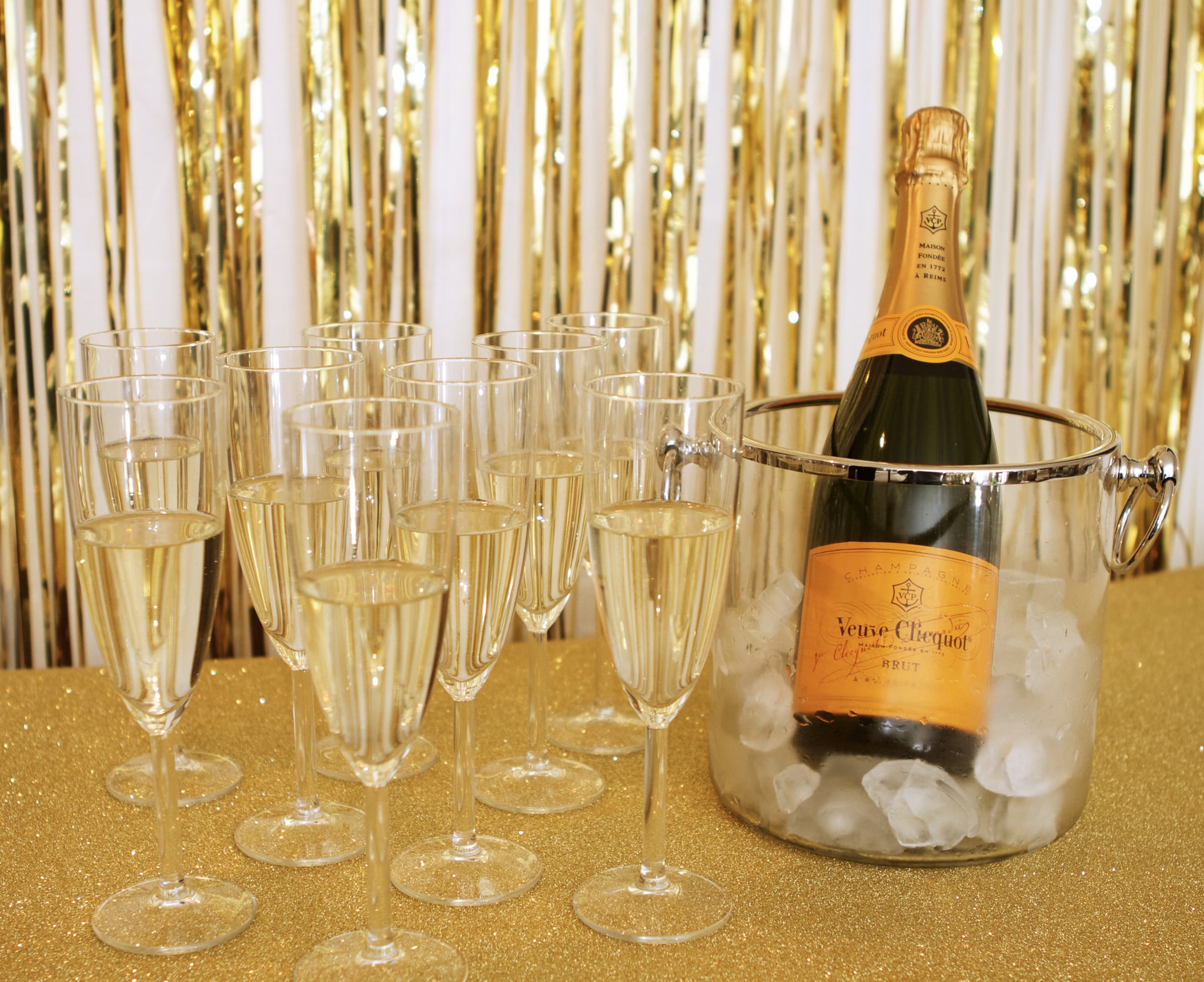 Шампань champagne. Шампанское. Шампанское Champagne. Много шампанского. С днём рождения шампанское.
