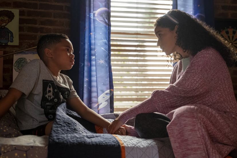 Raising Dion. (L to R) Ja'Siah Young as Dion Warren, Alisha Wainwright as Nicole Warren in episode 207 of Raising Dion. Cr. Kyle Kaplan/Netflix © 2021