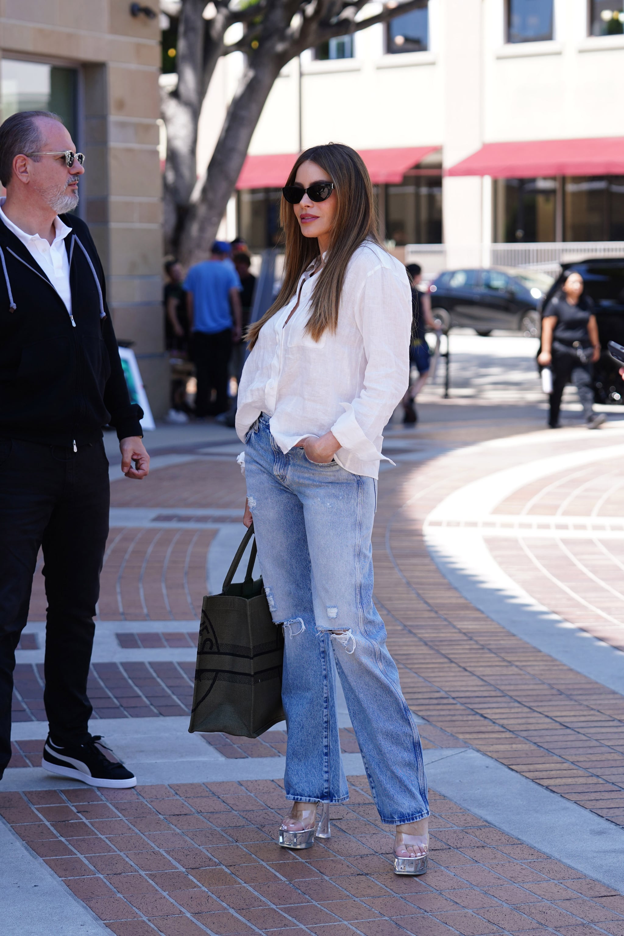 WHAT SHE WORE: Sofia Vergara in blue platform strappy sandals in