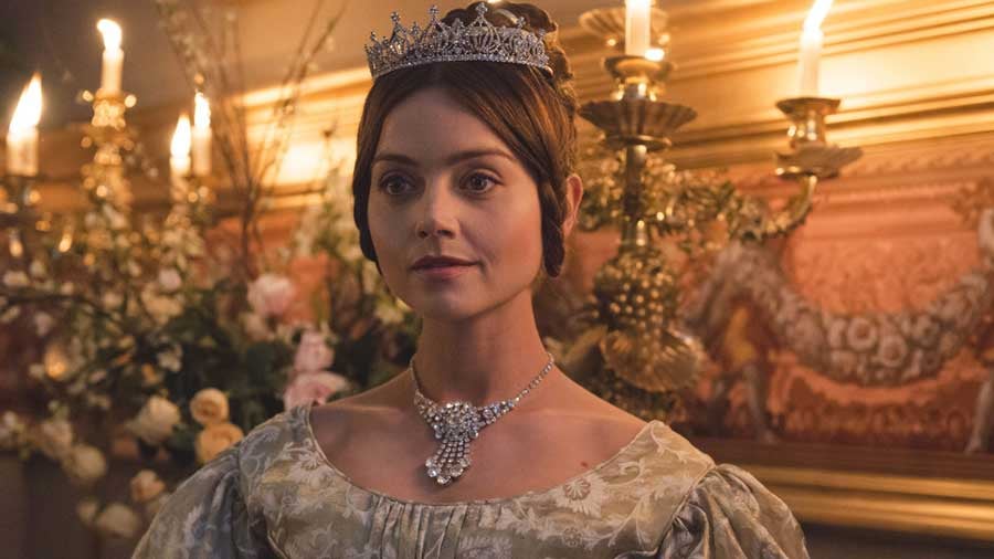 Shows Like Outlander Popsugar Entertainment Whether you're a history buff or a fan of brawny scottish rogues, diana gabaldon's outlander series. shows like outlander popsugar