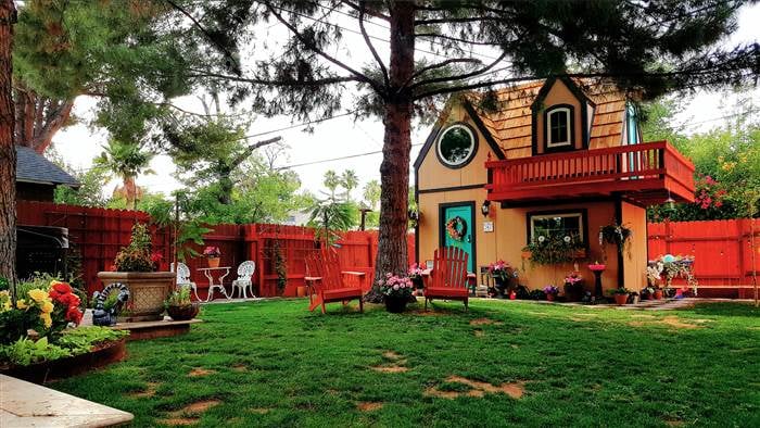 Dad Built Playhouse That's a Mini Version of Their Home ...