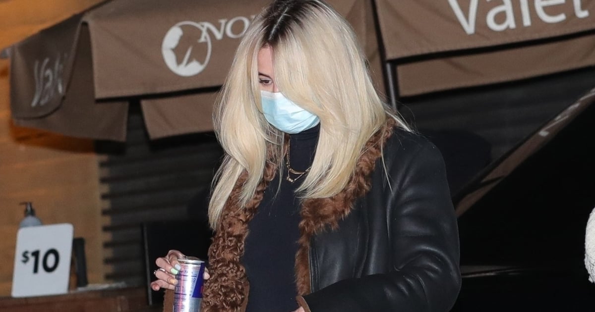 Selena Gomez Styled Her Miniskirt With a Shearling-Lined Trench Coat Selena Gomez Styled Her Miniskirt With a Shearling-Lined Trench Coat