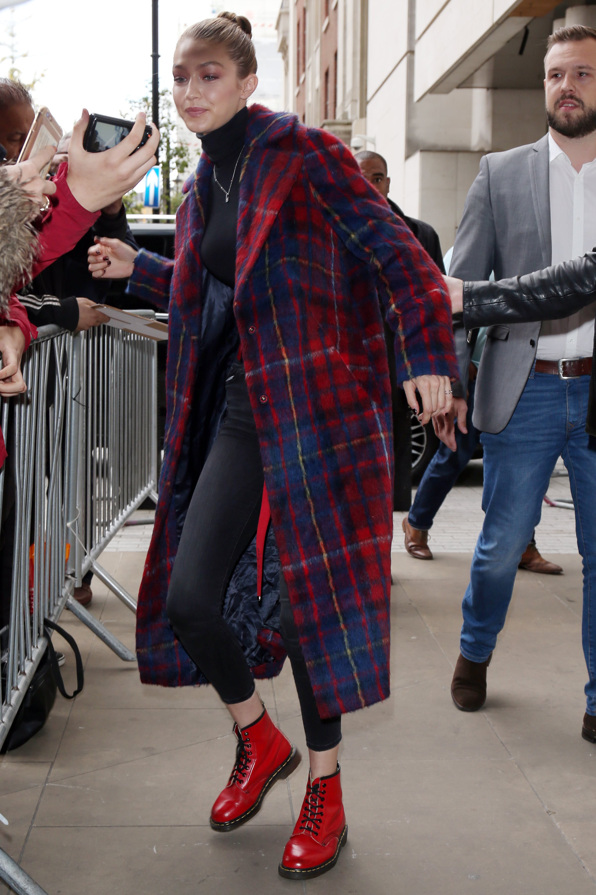 terrorisme Helligdom cirkulation Gigi Hadid's Plaid Tommy x Gigi Coat | POPSUGAR Fashion