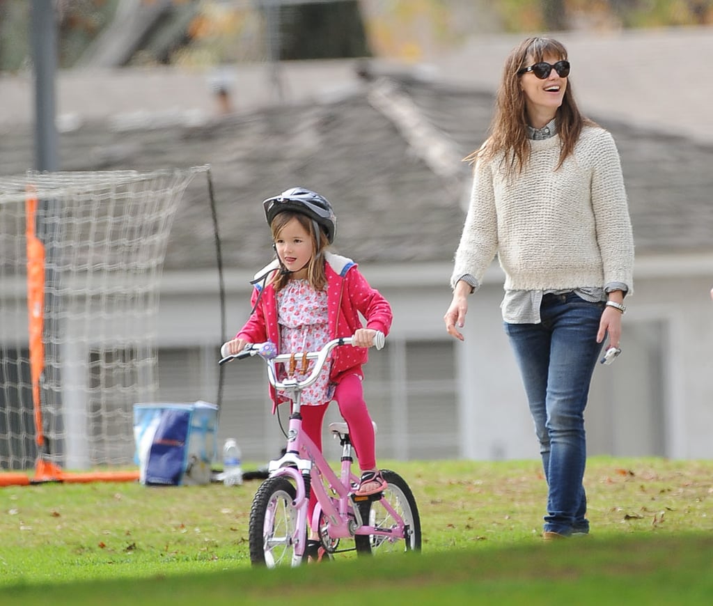 Jennifer Garner Plays With Her Kids at the Park | Pictures