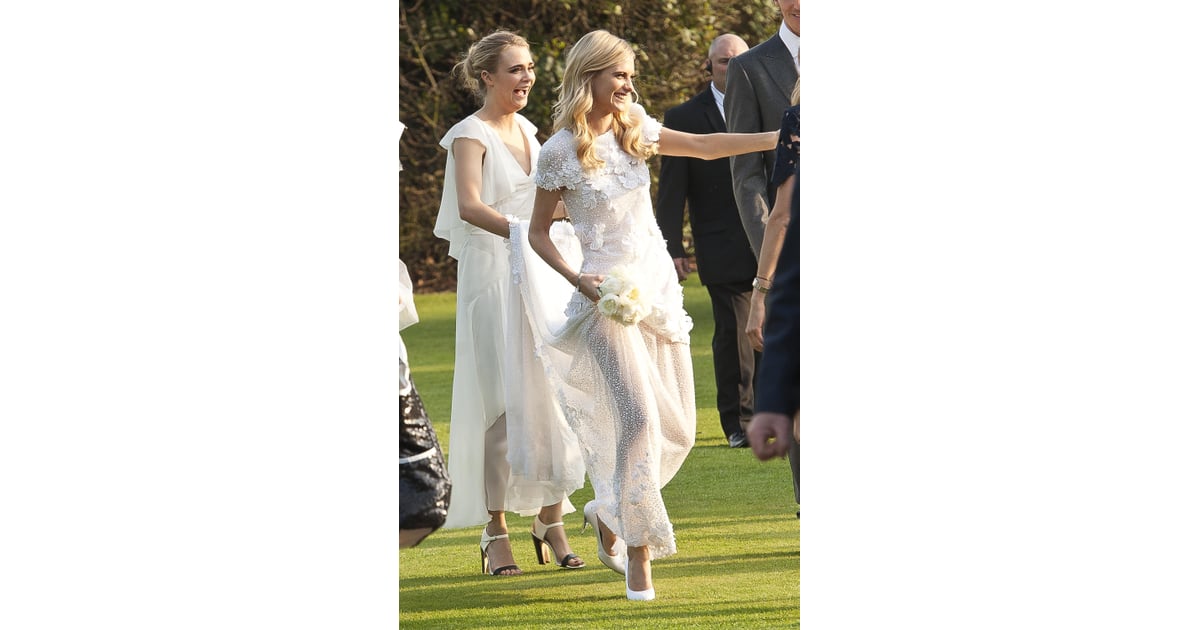 Cara Delevingne Carried Poppy's Train | Celebrity Sisters and Models ...