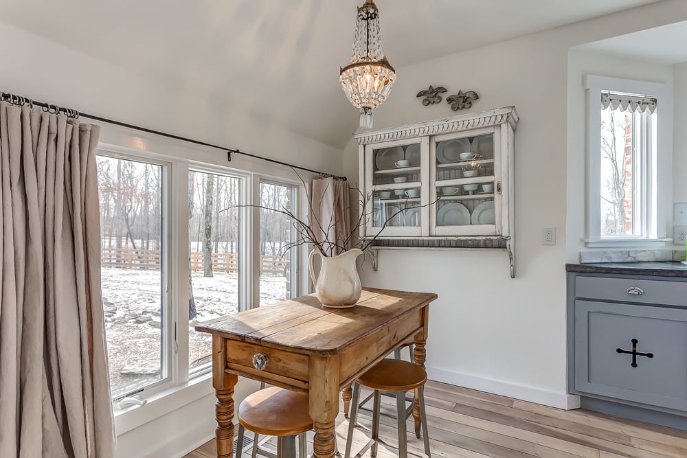 This eating nook has the perfect view.