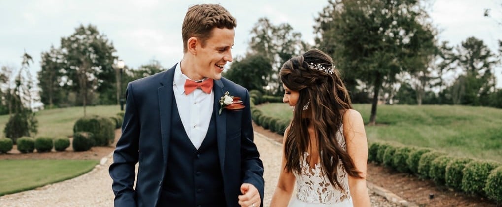 19 Ways to Use Pantone's 2019 Color of the Year in Your Wedding