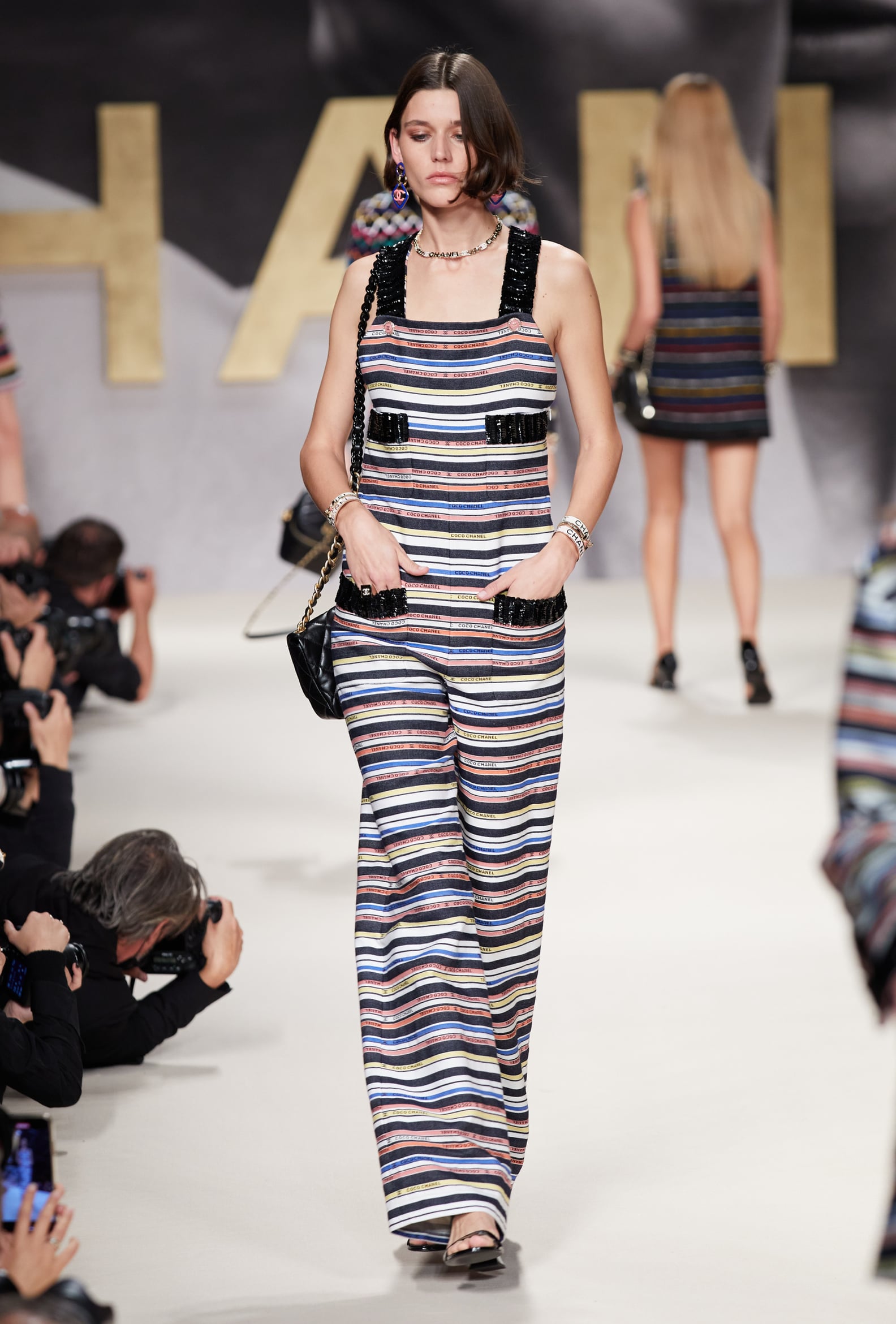 Chanel's SS22 Show Was a Throwback to the '90s Runway | PS Fashion