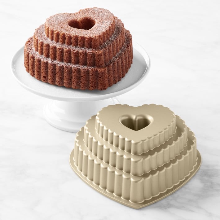 Heart-Shaped Bakeware: Nordic Ware Nonstick Cast Aluminium Scallop Heart Bundt Cake Pan