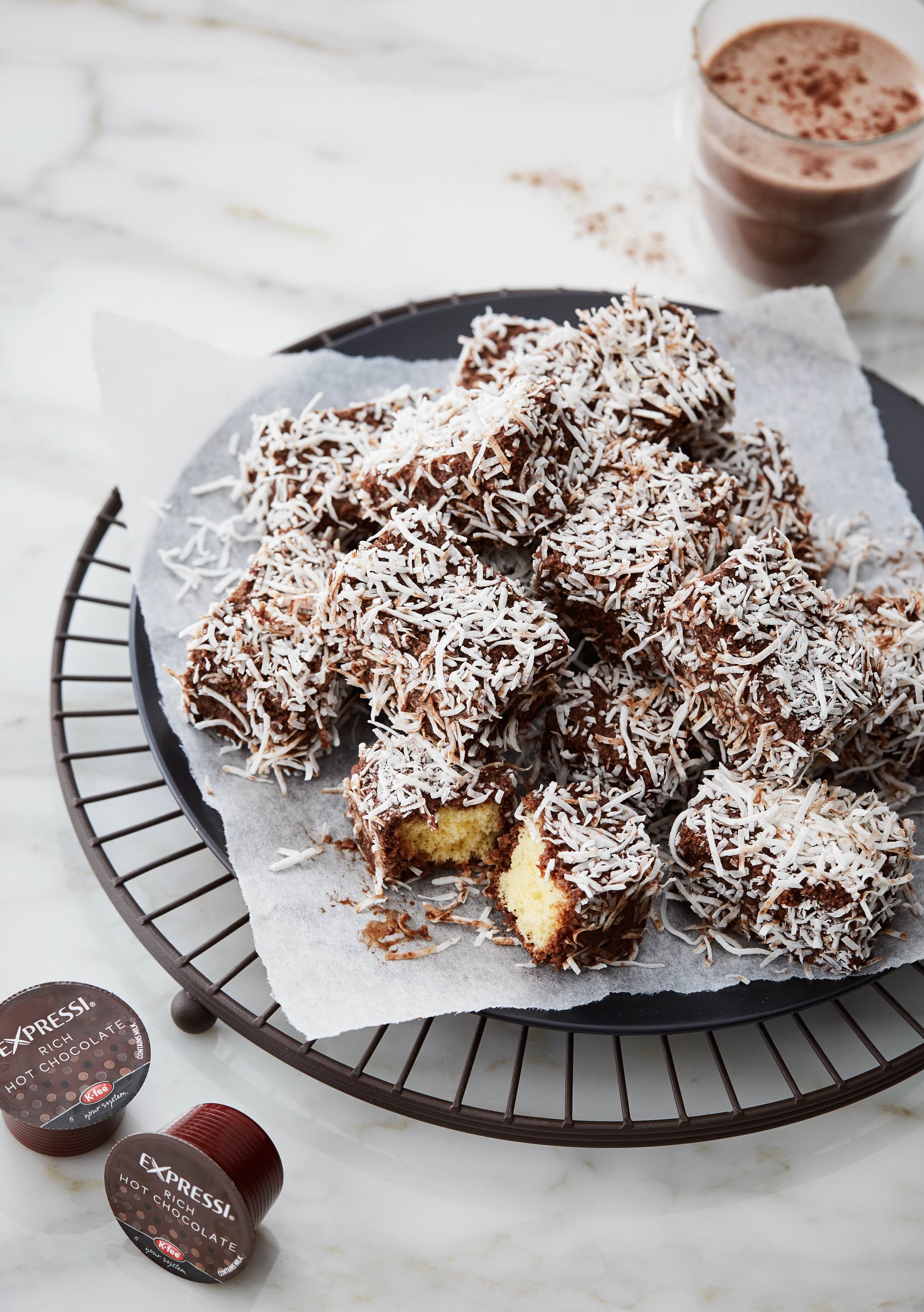 Lamington Dessert : Lamington roll / A lamington tin is typically a 13 ...