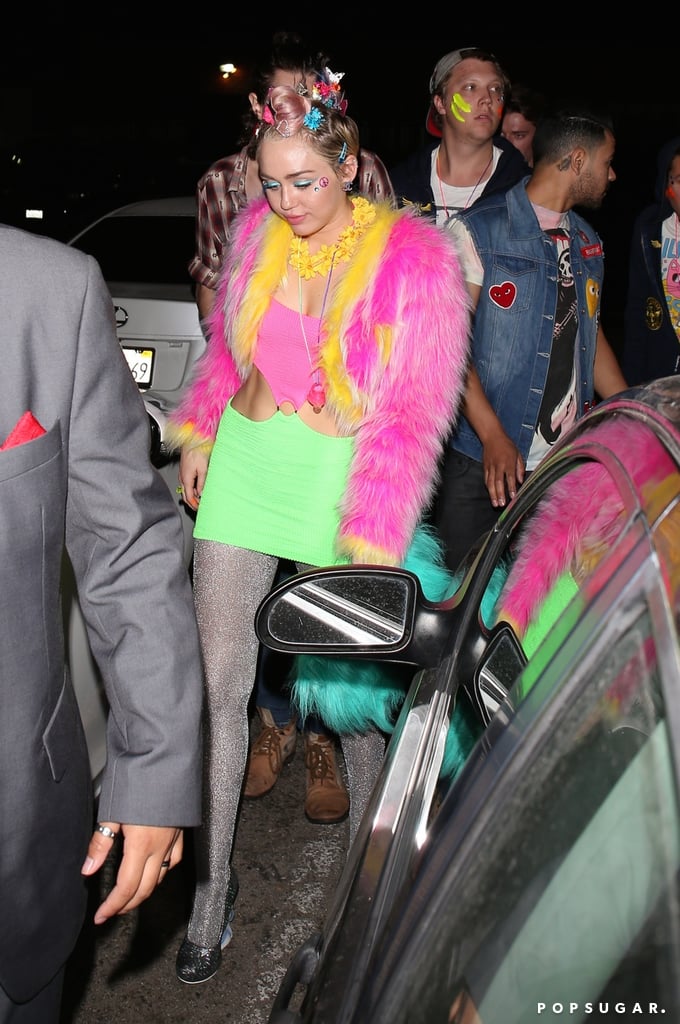 Miley made her way into the club with her entourage.