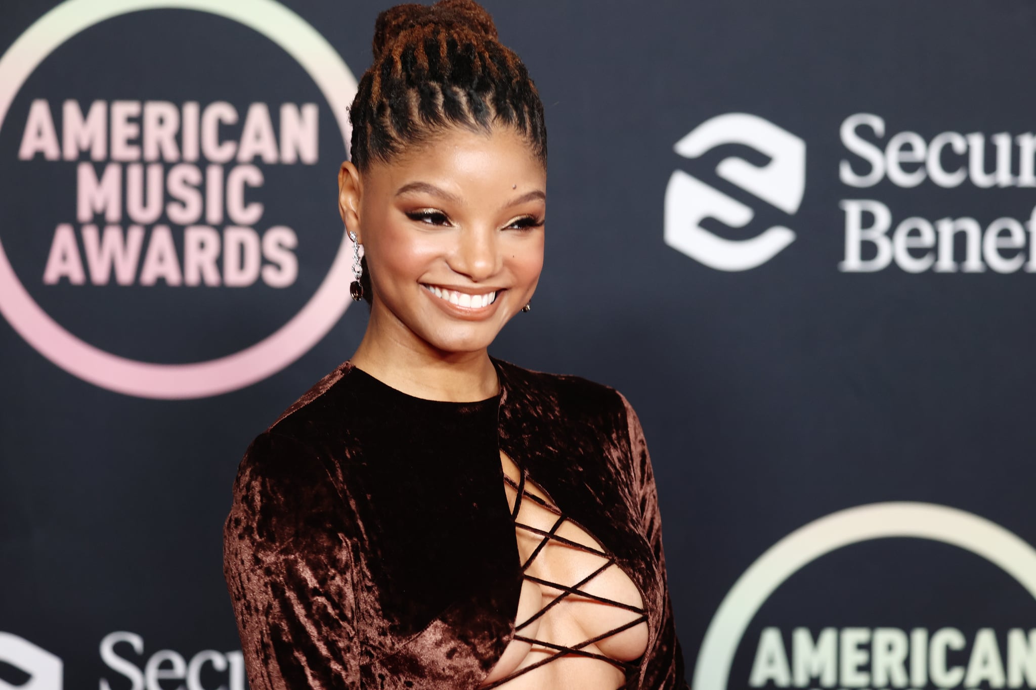 LOS ANGELES, CALIFORNIA - NOVEMBER 21: Halle Bailey attends the 2021 American Music Awards at Microsoft Theatre on November 21, 2021 in Los Angeles, California. (Photo by Matt Winkelmeyer/Getty Images for MRC )