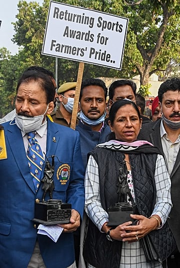 Farmers Protest: India's Government Repeals Farm Laws
