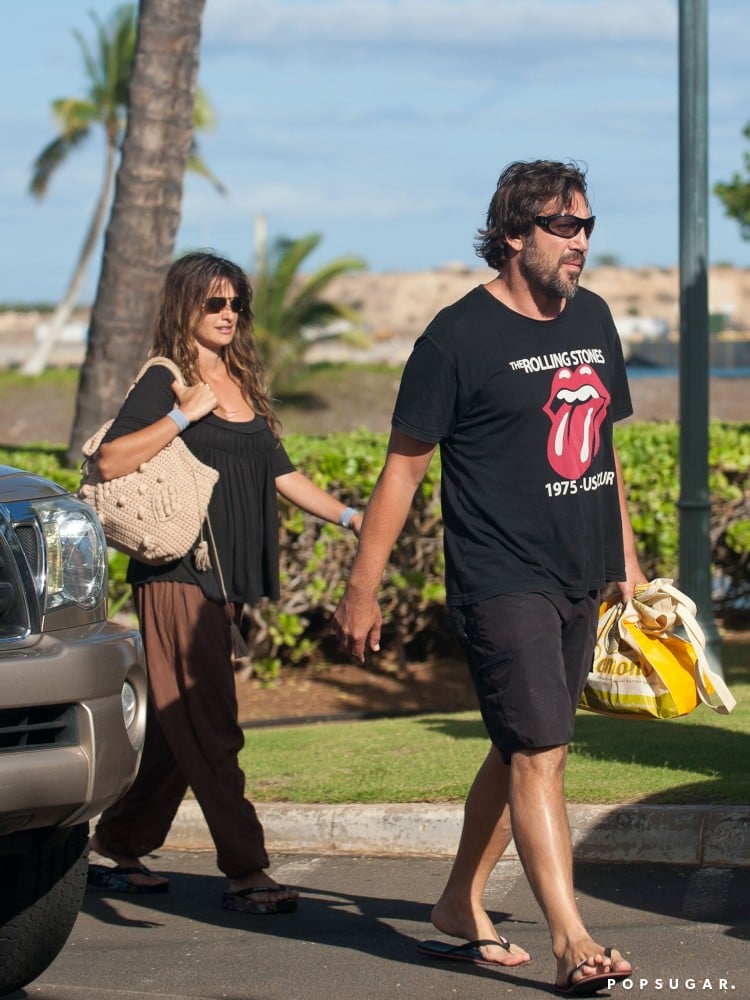 Penélope and Javier were ready for the beach back in July 2010 when they took a trip to Hawaii.