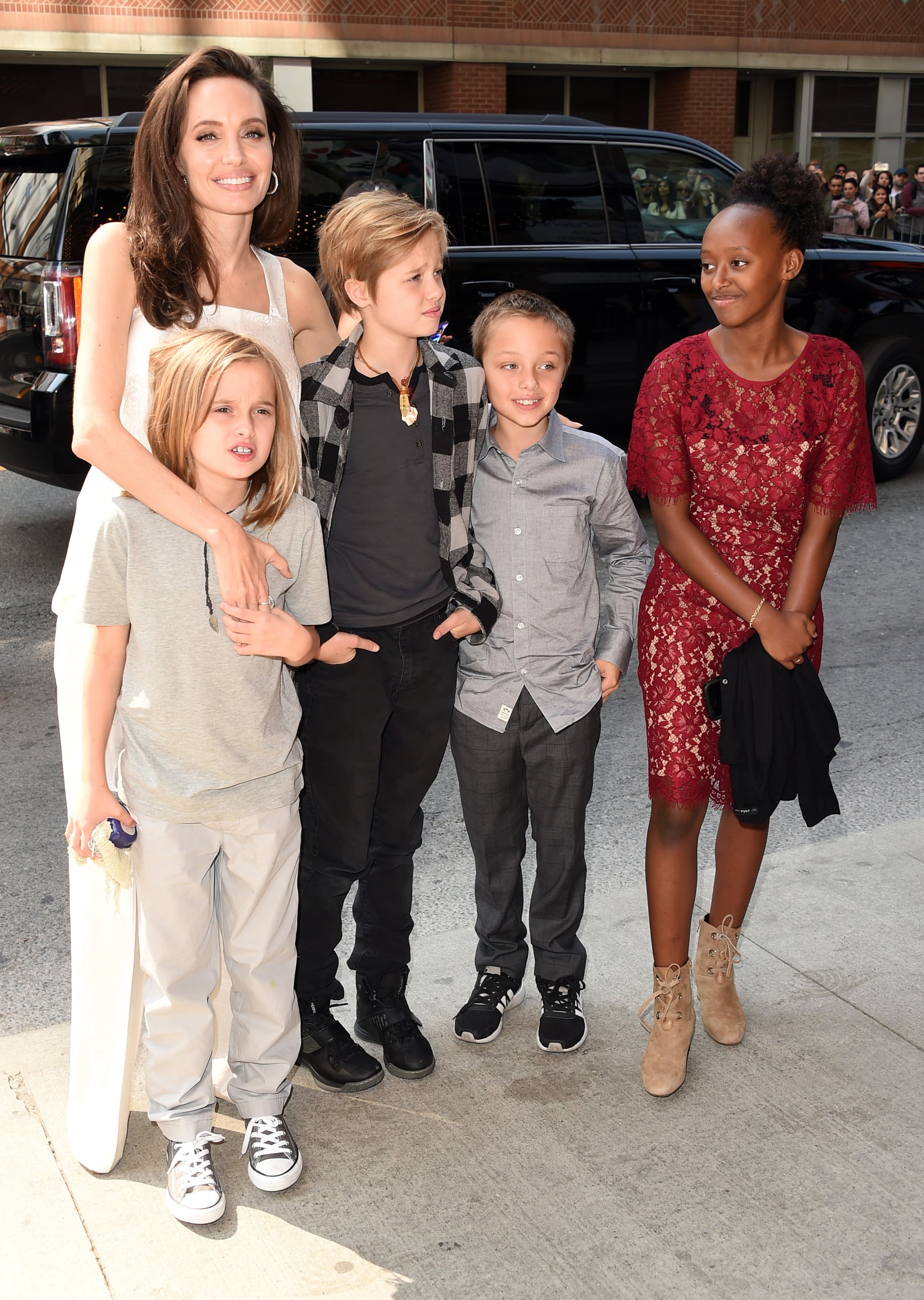 Angelina Jolie With Her Kids At Toronto Film Festival 17 Popsugar Celebrity Uk