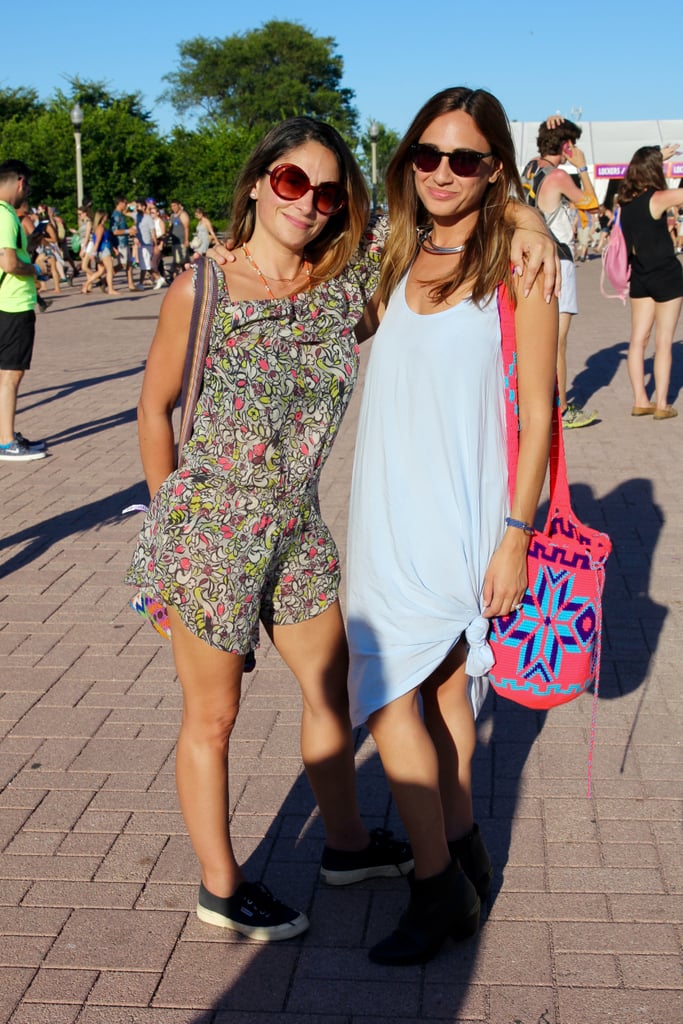 This pair had the temperature in mind when they dressed in breathable fabrics. We love how the bold bag, a purchase from Colombia, stood out against the pale blue dress, which was expertly knotted.