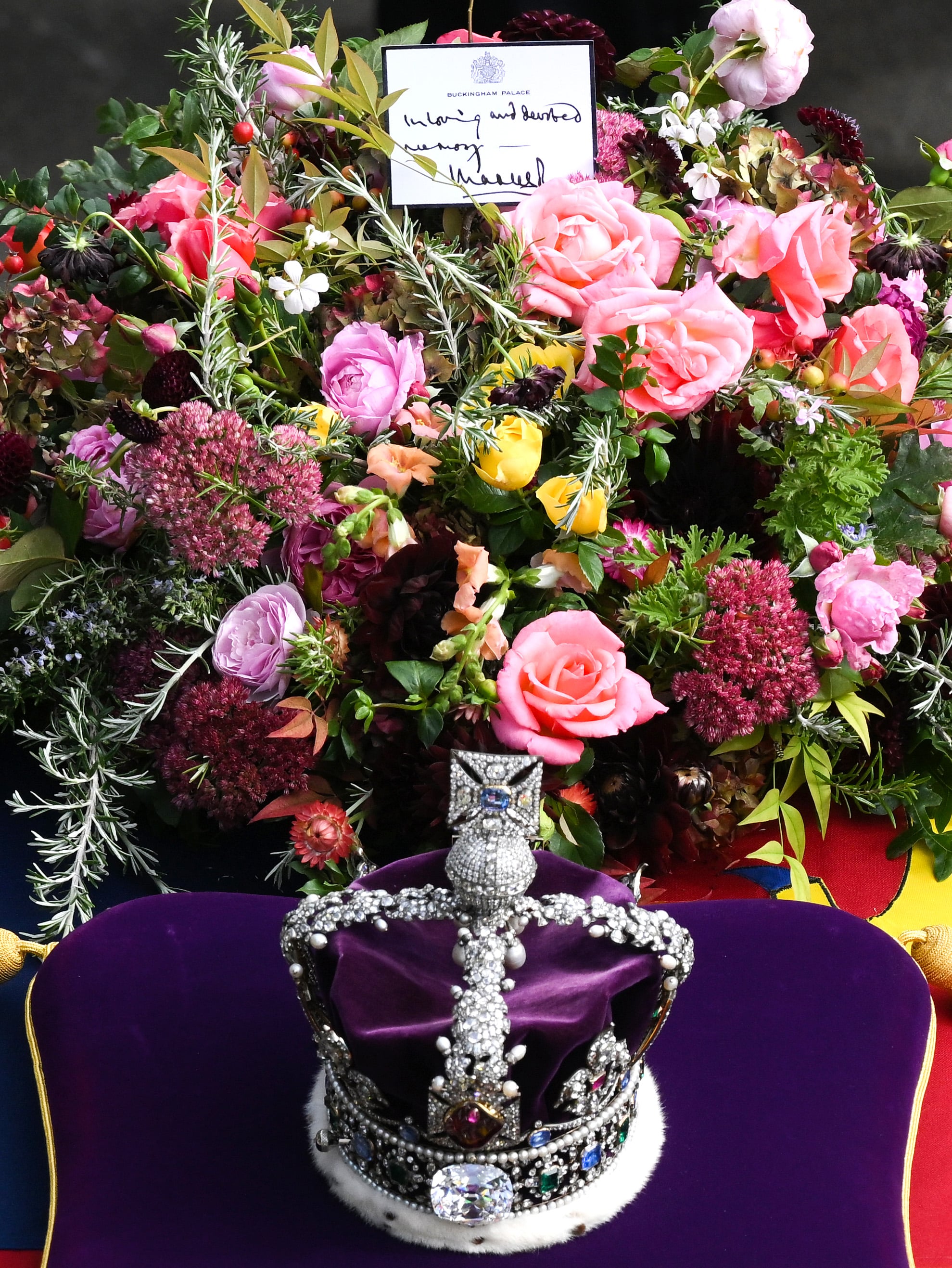 LONDON, ENGLAND - SEPTEMBER 19: A note from Britain's King Charles III is seen with flowers on the coffin of Queen Elizabeth II following the state funeral at Westminster Abbey on September 19, 2022 in London, England.  Elizabeth Alexandra Mary Windsor was born in Bruton Street, Mayfair, London on 21 April 1926. She married Prince Philip in 1947 and ascended the throne of the United Kingdom and Commonwealth on 6 February 1952 after the death of her Father, King George VI. Queen Elizabeth II died at Balmoral Castle in Scotland on September 8, 2022, and is succeeded by her eldest son, King Charles III. (Photo by Daniel Leal - WPA Pool/Getty Images)