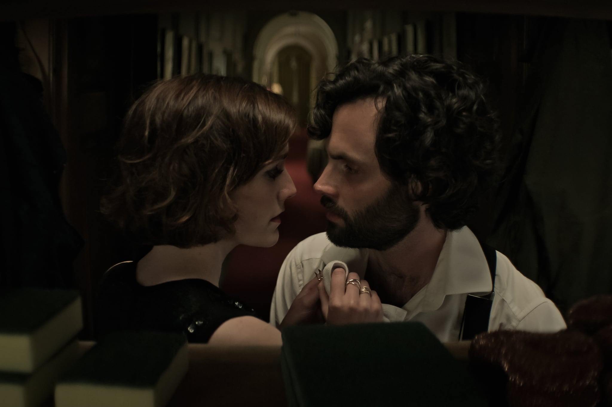 You. (L to R) Charlotte Ritchie as Kate, Penn Badgley as Joe in episode 405 of You. Cr. Courtesy of Netflix © 2022