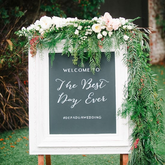 How to Incorporate Signs Into a Wedding
