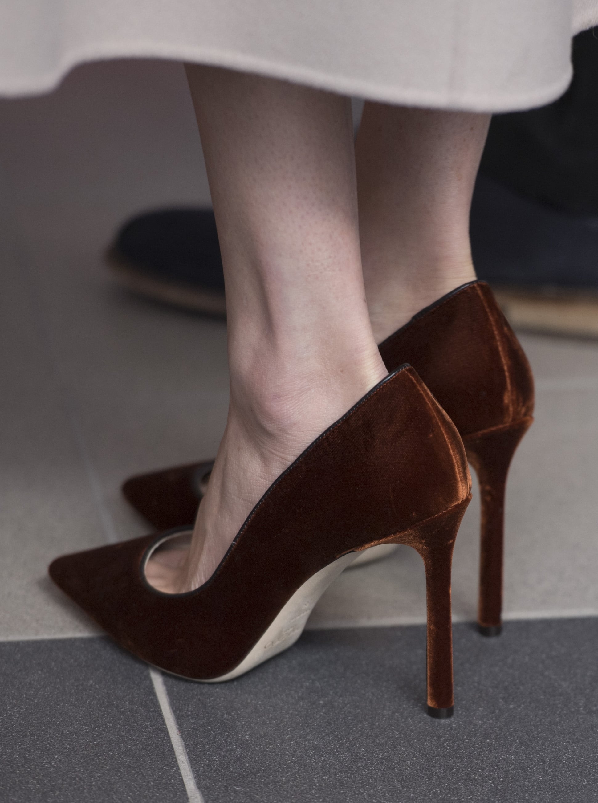 Why Does Meghan Markle Wear Shoes That Are Too Big For Her