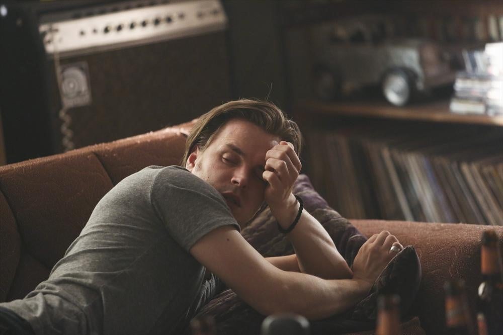 Avery (Jonathan Jackson) is also not having a great time.