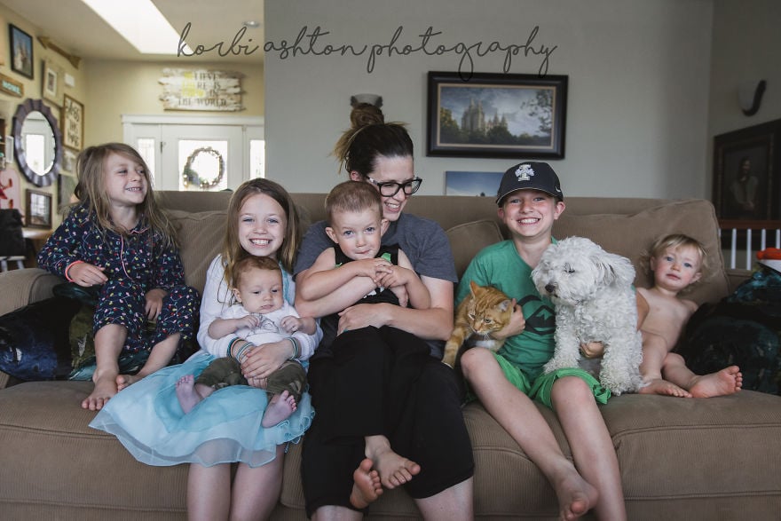 Mom on Having Her Hands Full With 6 Kids