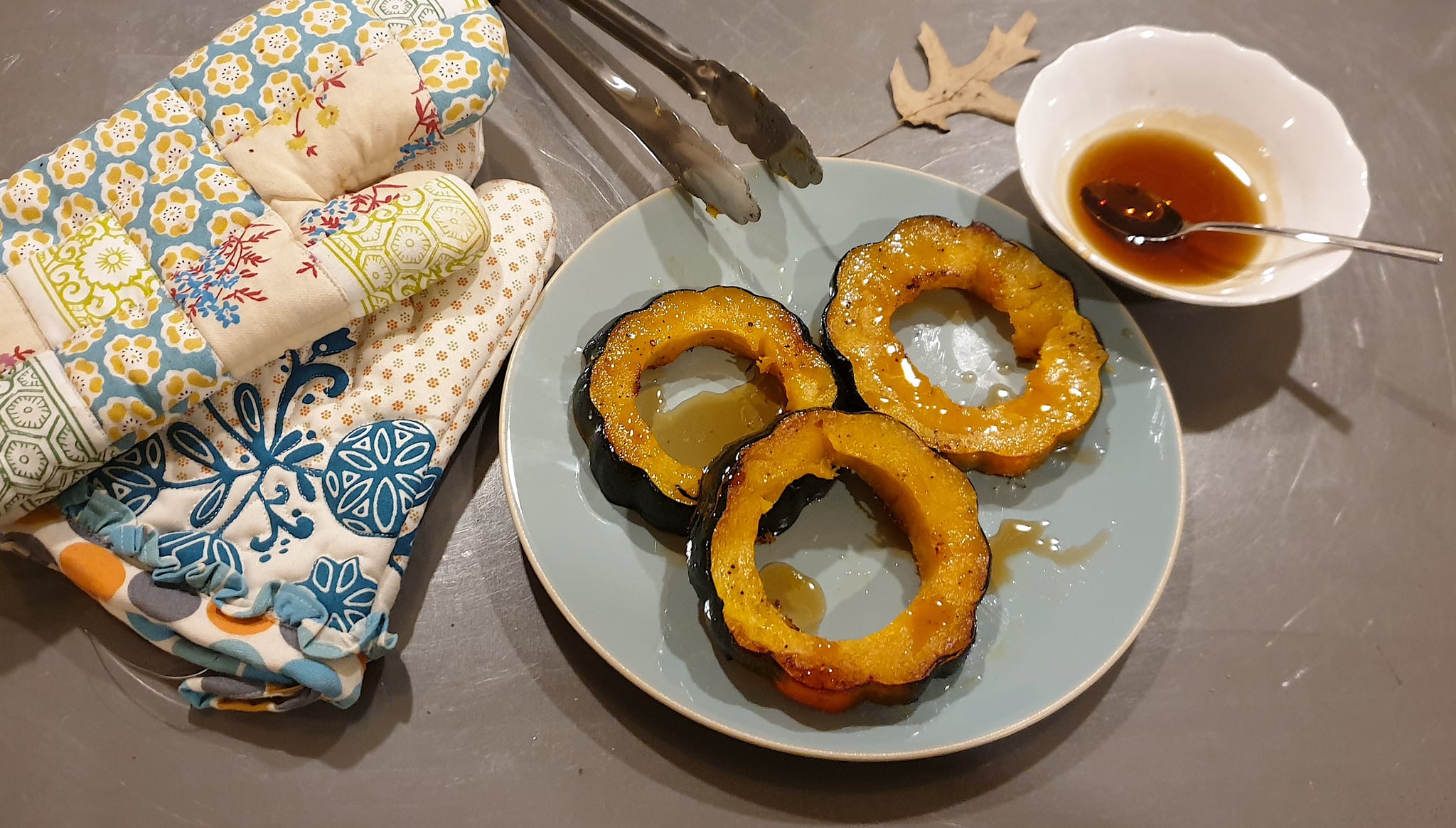 roasted acorn squash recipe maple syrup