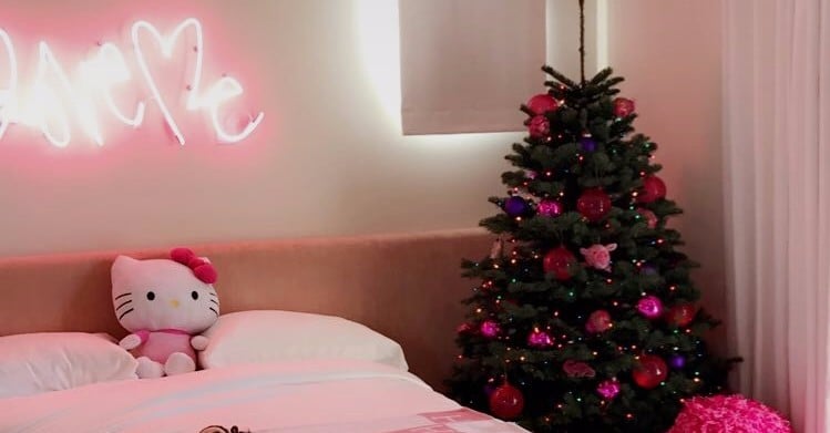 Http www popsugar com home inside penelope disick christmas bedroom 42819024