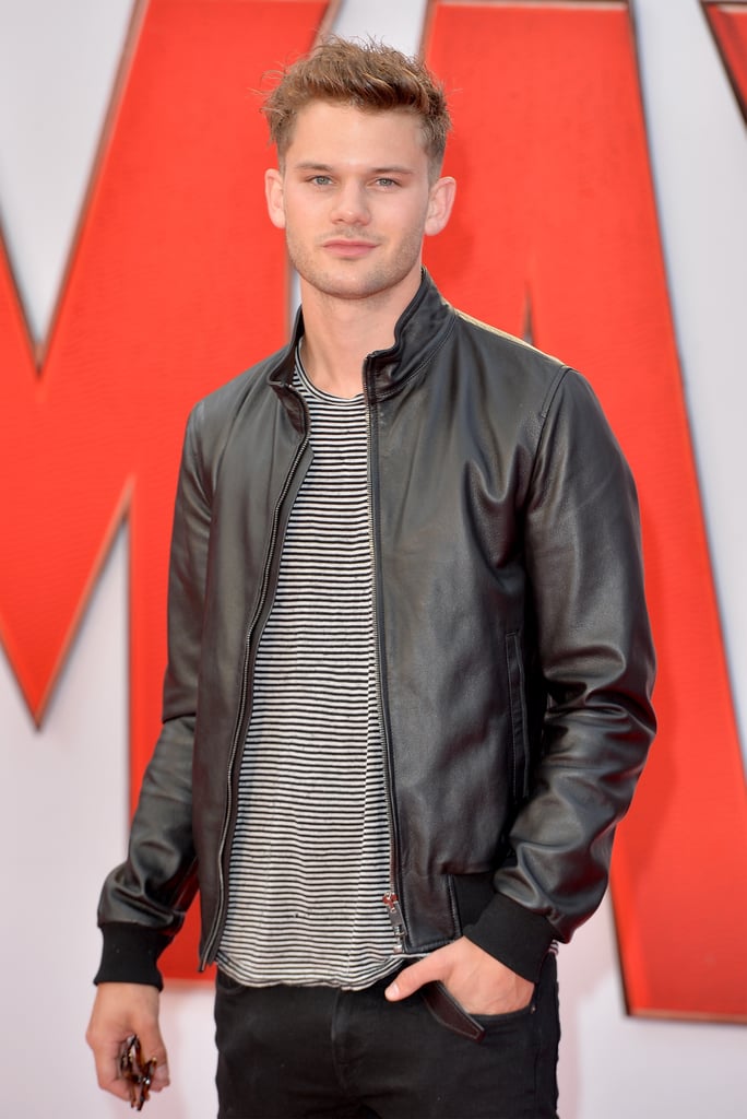 Jeremy Irvine Hot Pictures