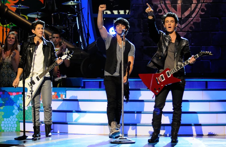 The Jonas Brothers Performing at the Teen Choice Awards in 2009