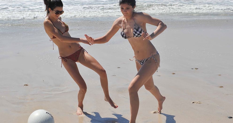 Kendall and Kylie played around in the sand. 
Source: Casa Aramara