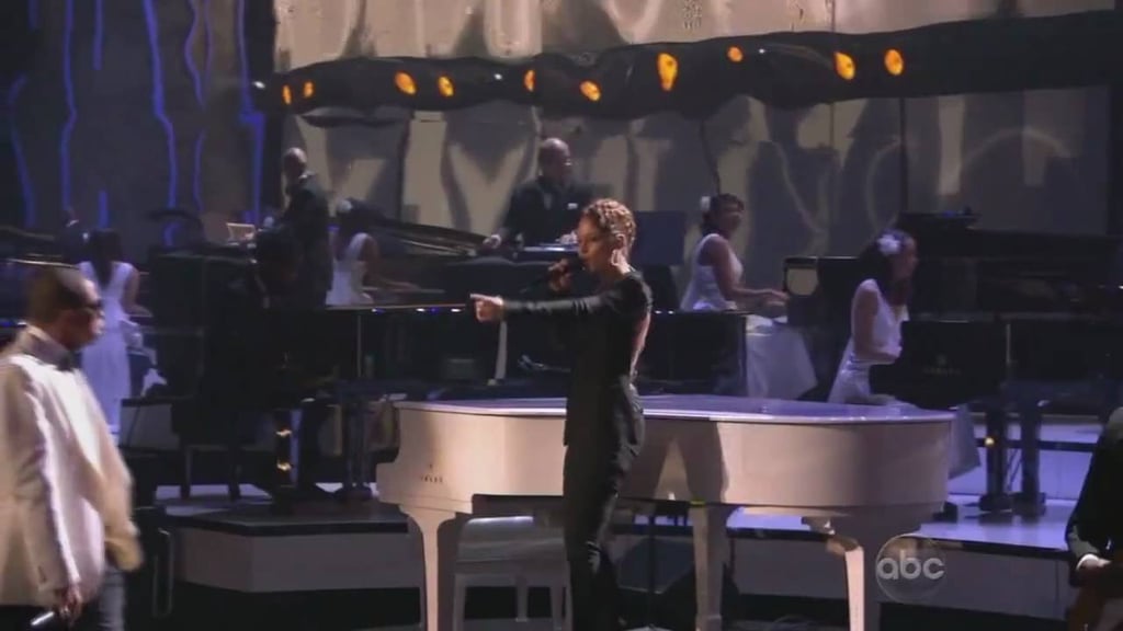 Alicia Keys and Jay Z Sing "Empire State of Mind" at the 2009 American Music Awards