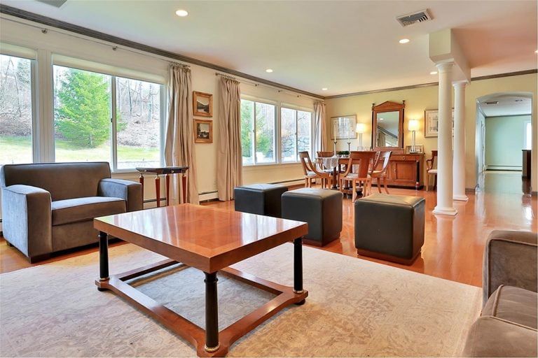 Hillary Clinton Buys Chappaqua, NY, House
