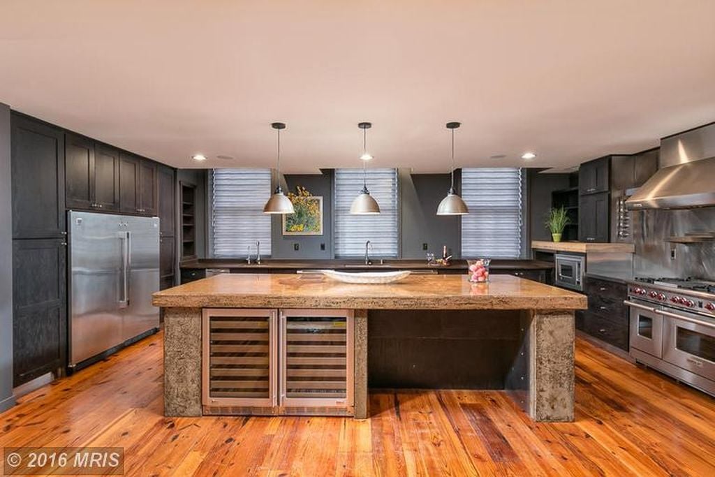 Michael Phelps Sells Baltimore Townhouse