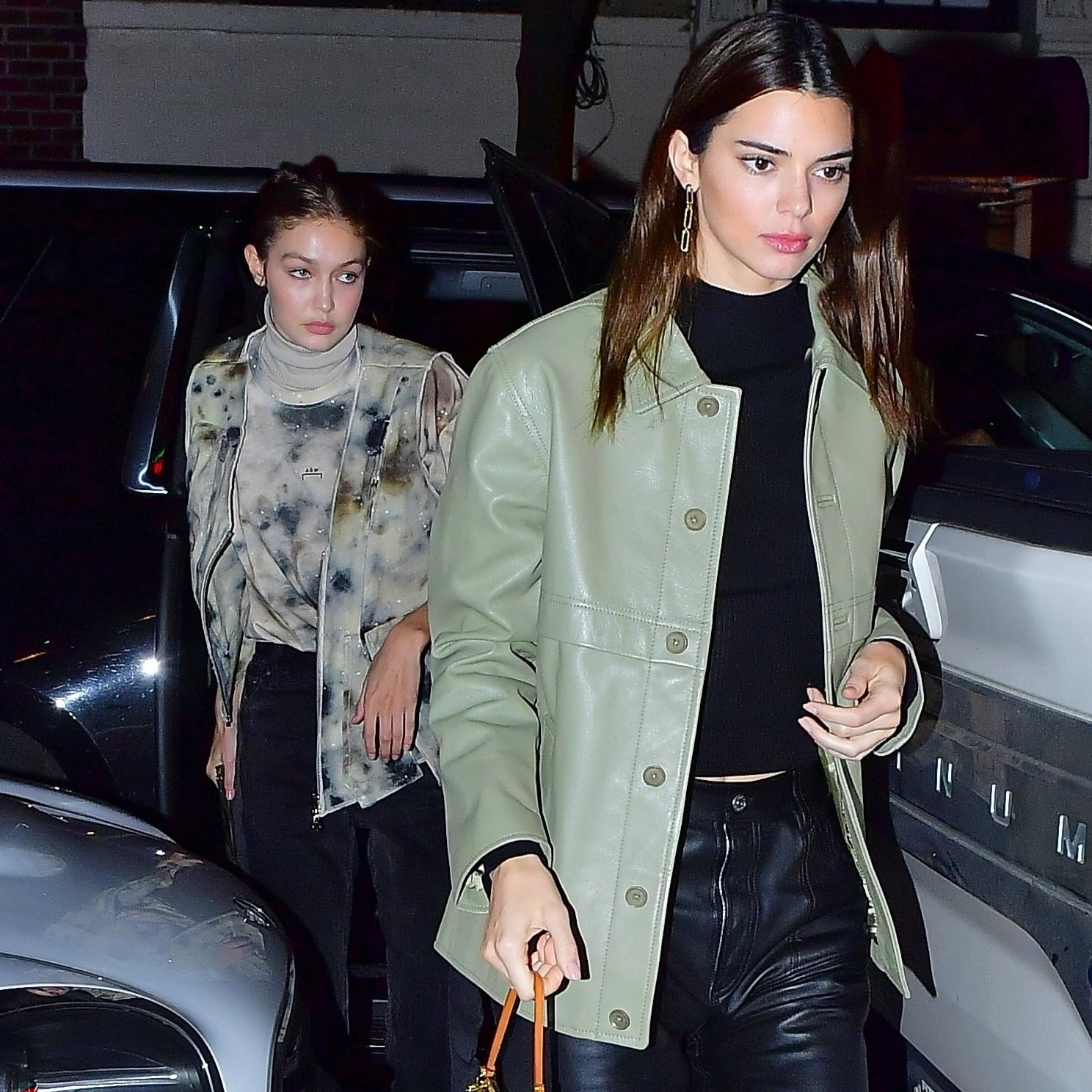 Kendall Jenner hides from the paparazzi in the most 'fashion' way