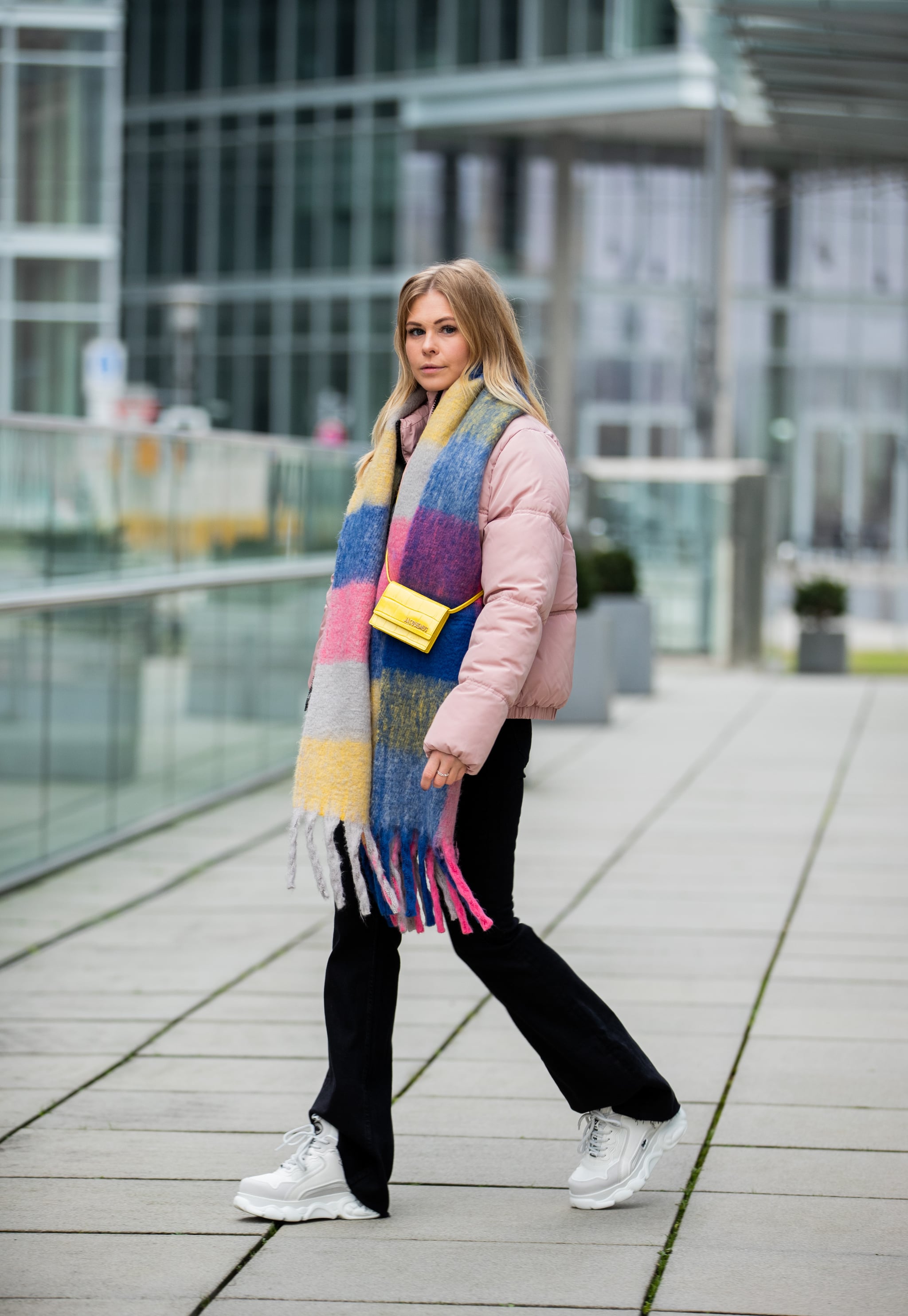 8 Ways to Wear a Scarf - Stylish Scarf Outfits