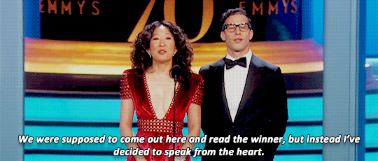Sandra Oh Re-Creates La La Land Mistake at 2018 Emmys Video