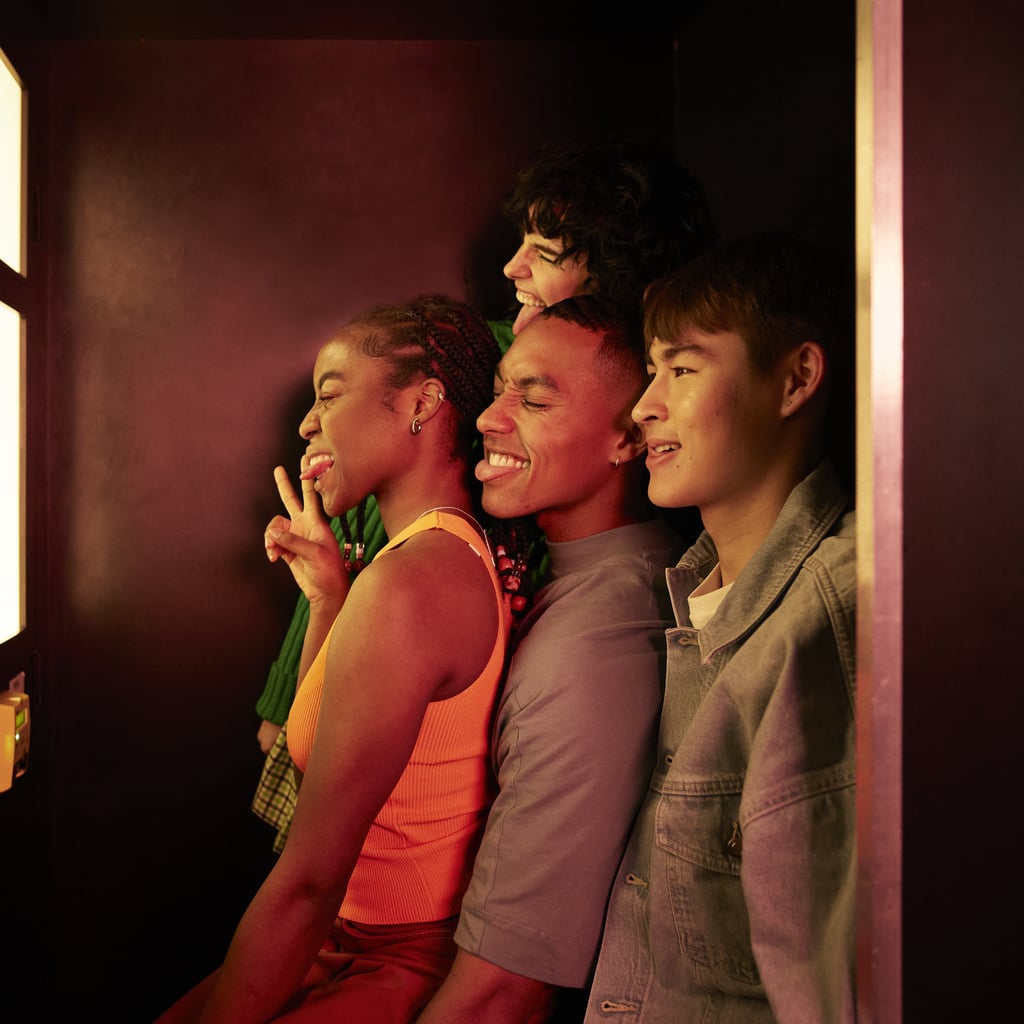 Why Don't I Post Photos of My Closest Friends? Experts Explain the Phenomenon