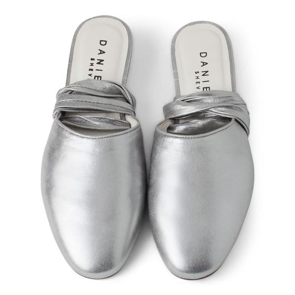 Slipper Behavior