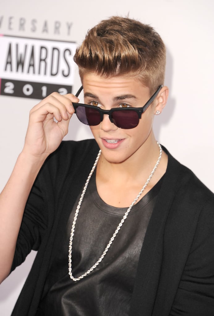 Justin-Bieber-wore-sunglasses-American-Music-Awards.jpg